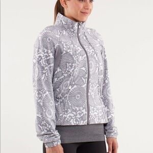 Lululemon Grey & White Jacket Size 6 Tags attached. Excellent Conditio…